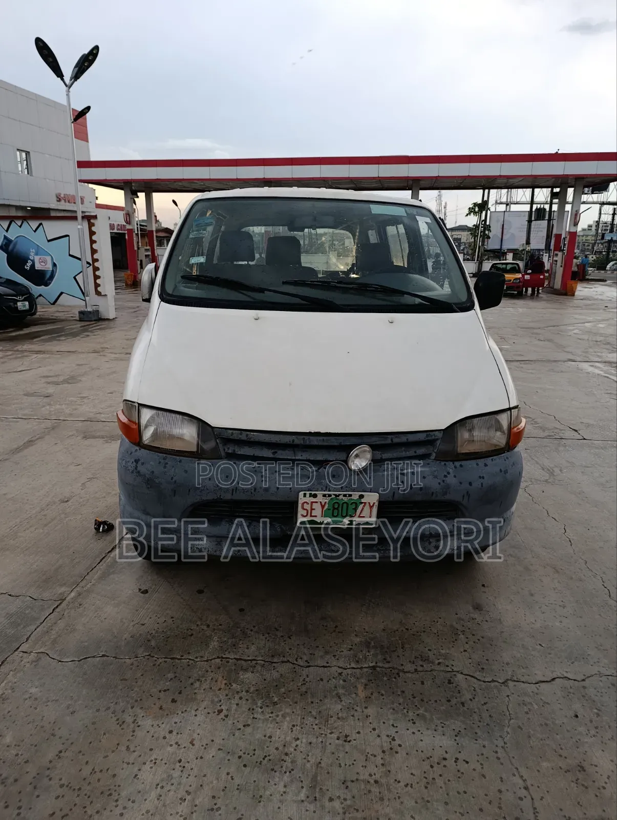 Toyota HiAce 1998 White