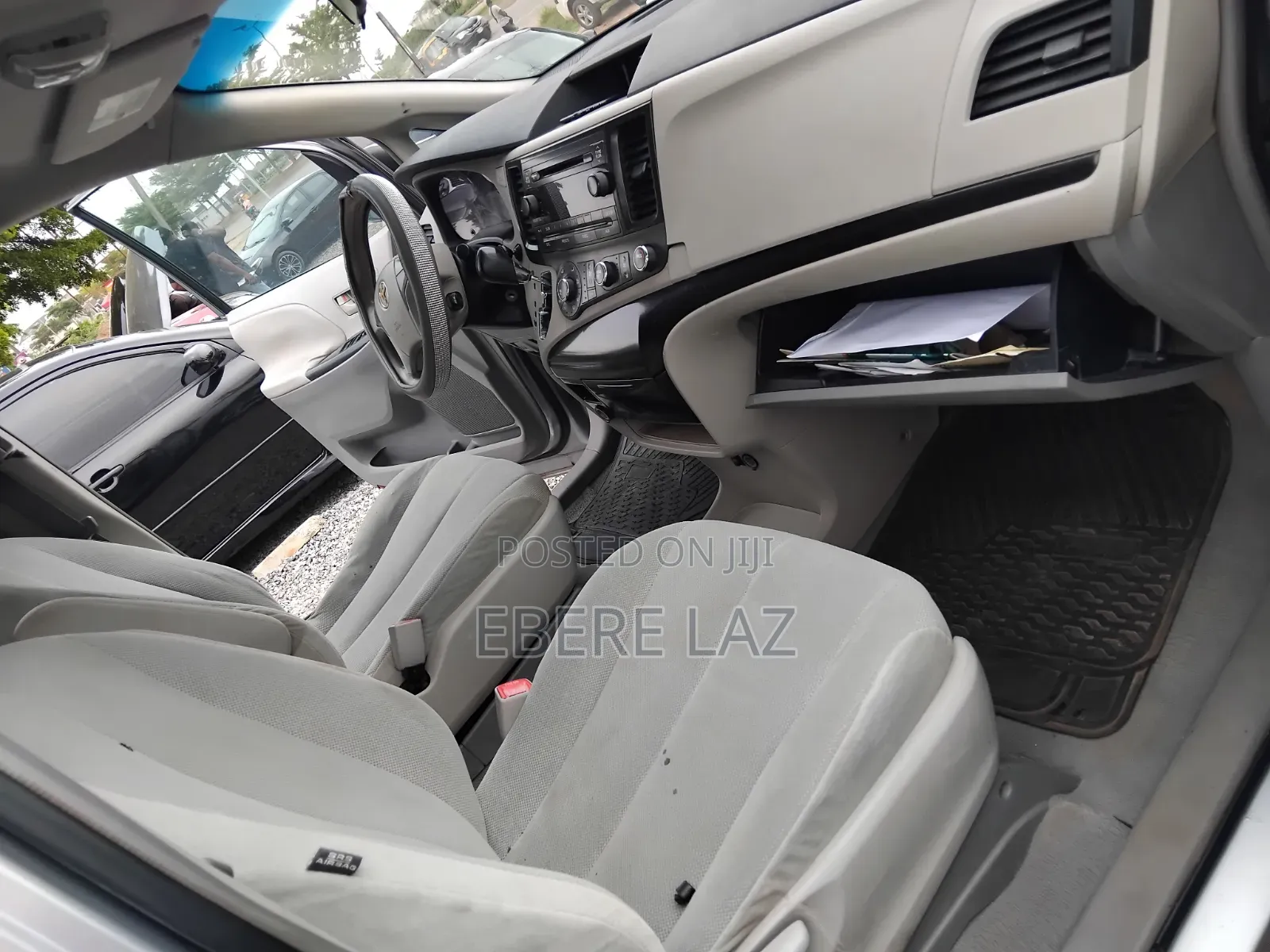 Toyota Sienna 2011 Silver