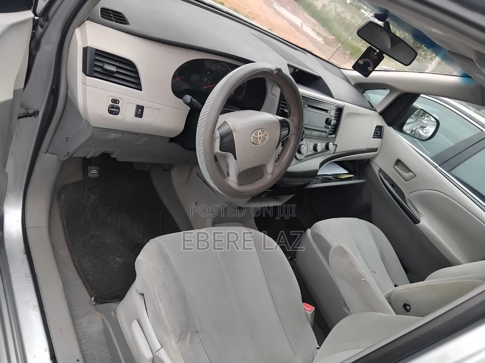 Toyota Sienna 2011 Silver