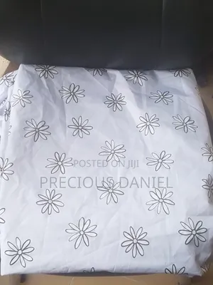 4×6 Water Resistant White Daisy Floral Bedcover