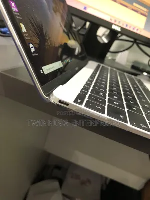 Laptop Apple MacBook 2016 8GB Intel Core M3 HDD+SSD 256GB