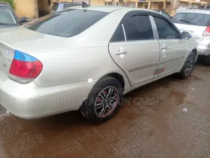 Toyota Camry LE 4dr Sedan (2.4L 4cyl 5A) 2005 Blue