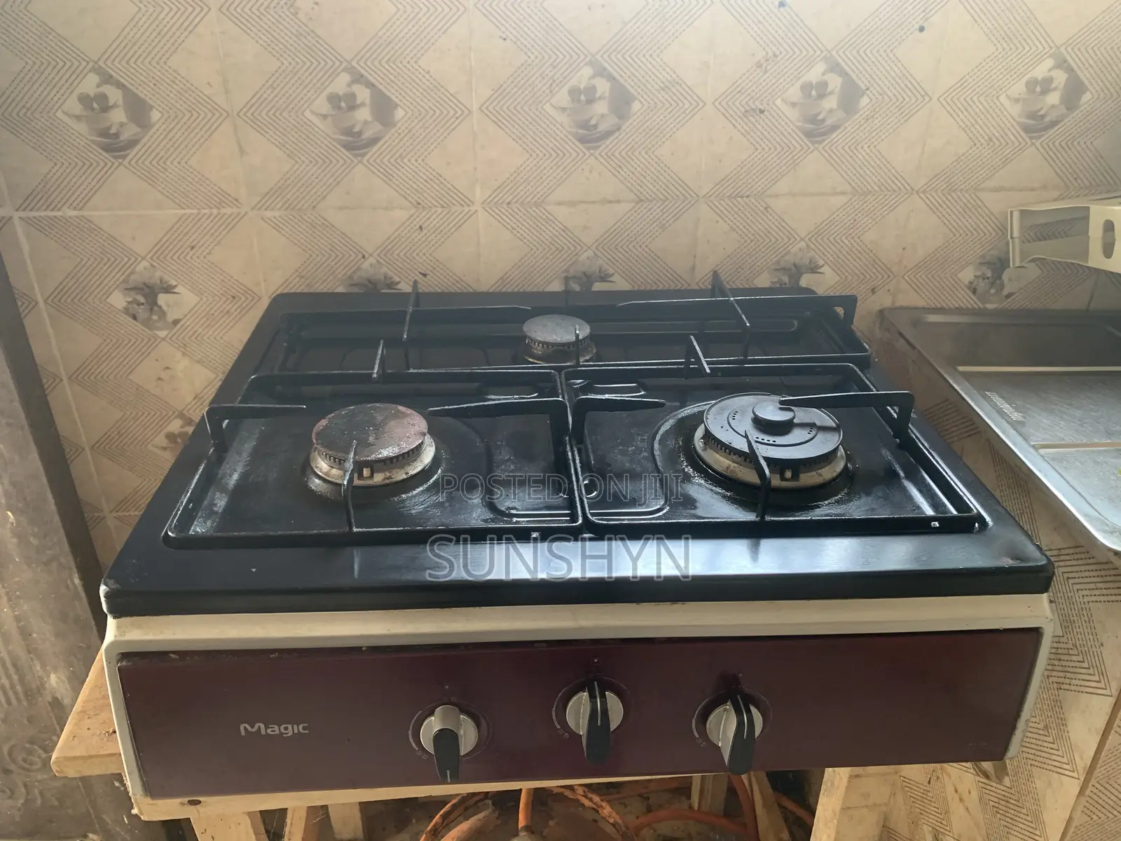 Magic 3 Faced Table Gas