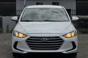 Hyundai Elantra SE Sedan FWD (2.0L 4cyl 6M) 2017 White