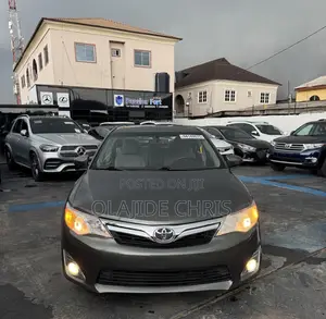 Toyota Camry XLE 4dr Sedan w/Prod. End 11/13 (3.5L 6cyl 6A) 2014 Green