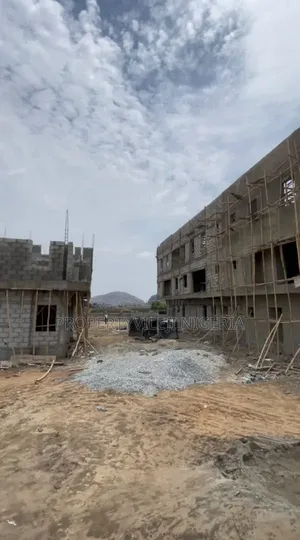 4bdrm Duplex in Sabon Lugbe for sale