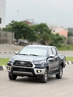 Toyota Hilux 2012 Blue