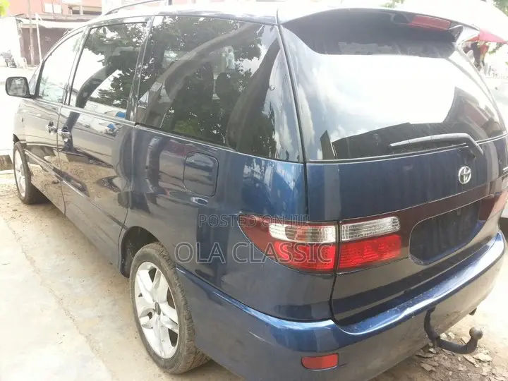 Toyota Previa 2000 Blue