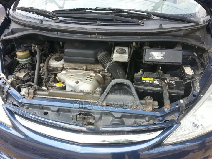 Toyota Previa 2000 Blue