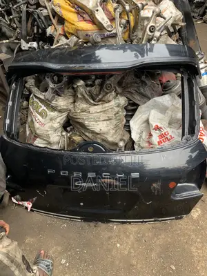 Porsche Cayenne 2013 Back Boot