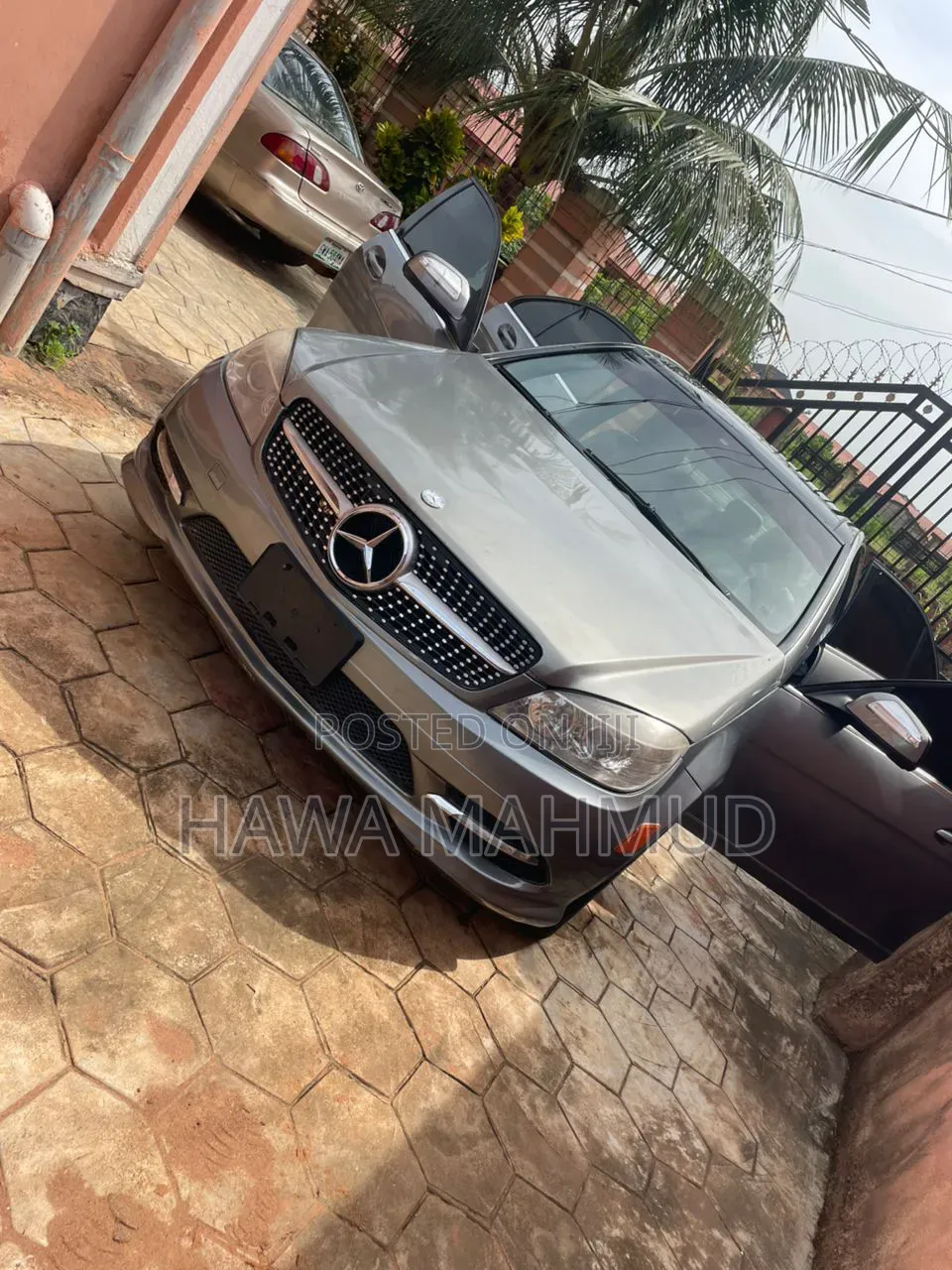 Mercedes-Benz C300 Luxury 4Matic Sedan AWD (3.0L 6cyl 7A) 2010 Gold