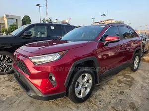 Toyota RAV4 XLE 2021 Red