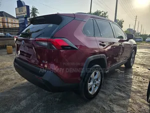 Toyota RAV4 XLE 2021 Red