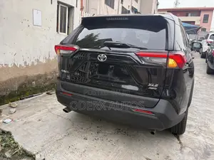 Toyota RAV4 XLE AWD 2019 Black