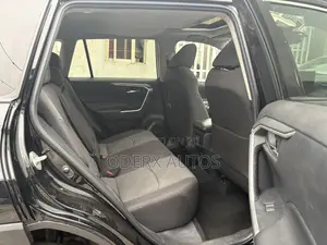 Toyota RAV4 XLE AWD 2019 Black