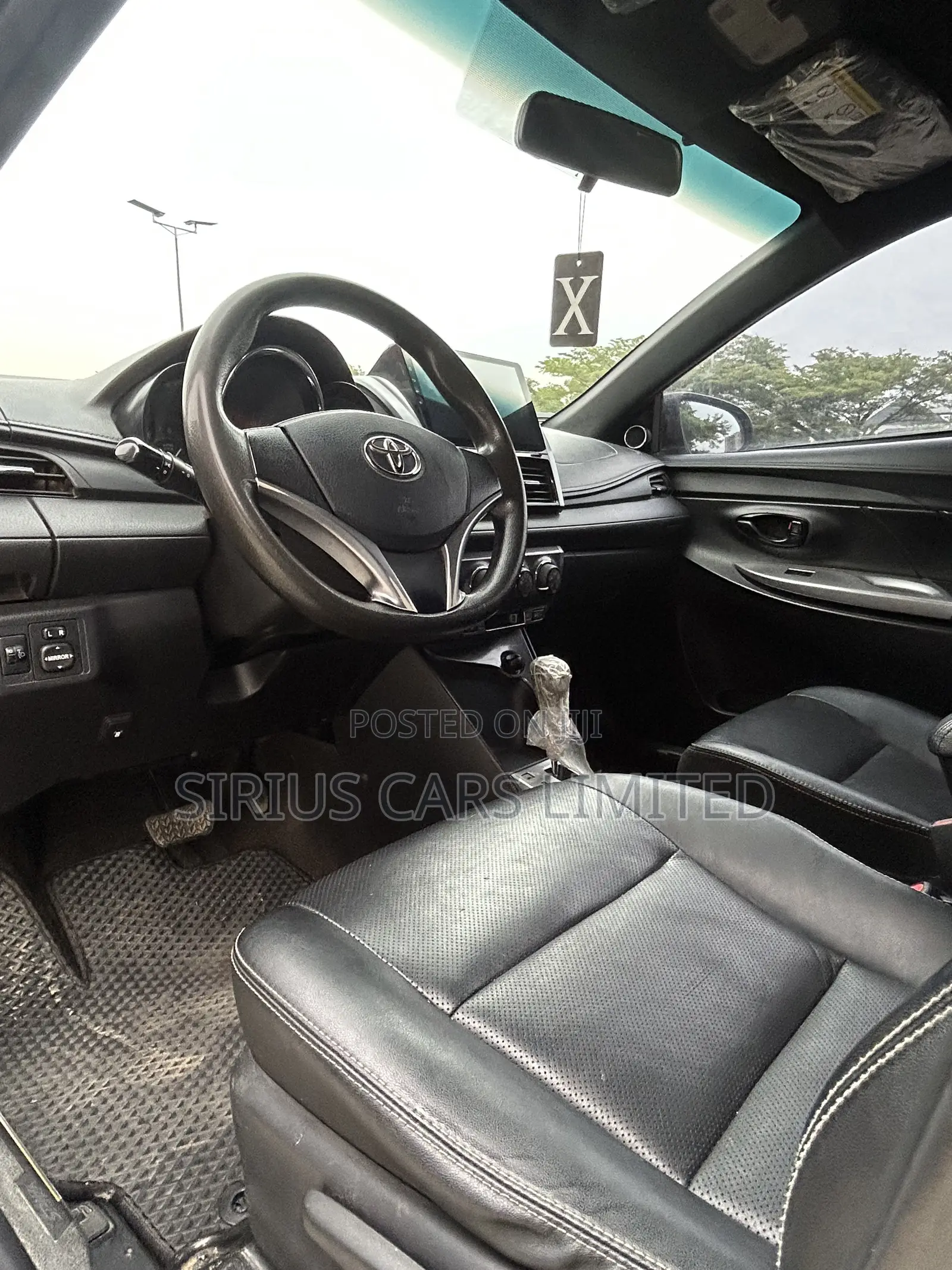 Toyota Yaris LE Hatchback 5dr 2016 Silver