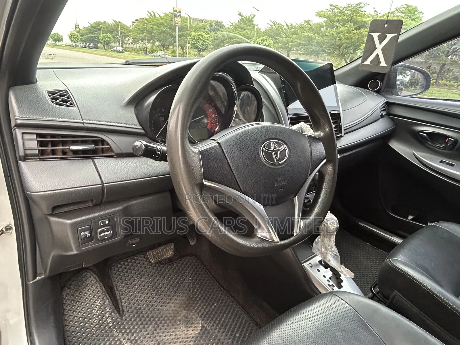 Toyota Yaris LE Hatchback 5dr 2016 Silver