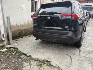 Toyota RAV4 XLE AWD 2019 Black