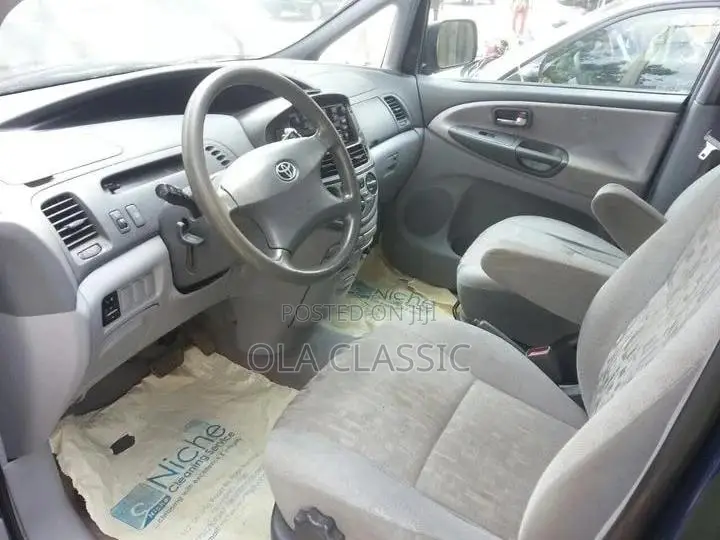 Toyota Previa 2000 Blue