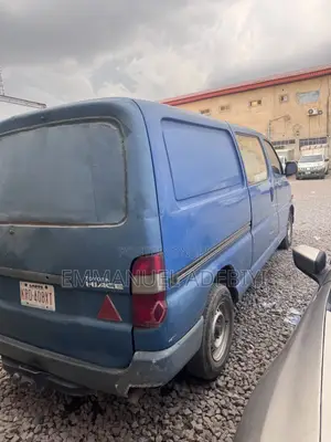 Toyota HiAce 2005 Blue
