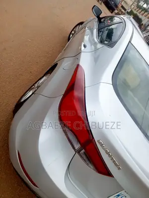 Hyundai Elantra SE 4dr Sedan (1.8L 4cyl 6A) 2015 Silver