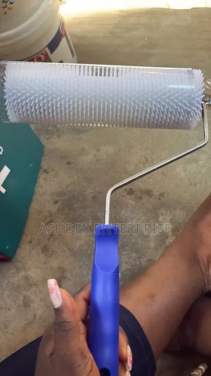 9" Spike Roller