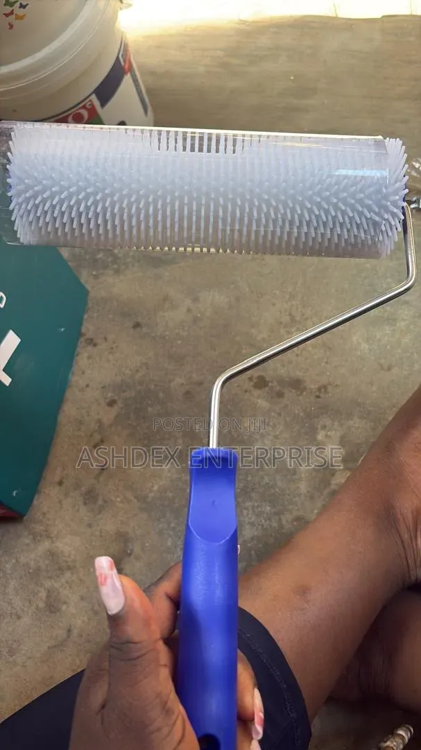 9" Spike Roller