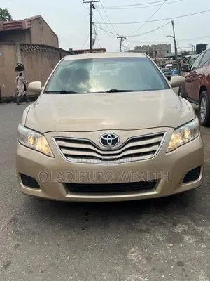 Toyota Camry 2010 Gold