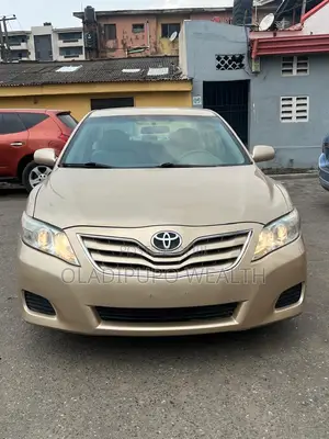 Toyota Camry 2010 Gold