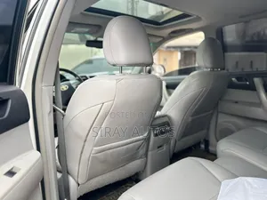 Toyota Highlander SE 2011 White