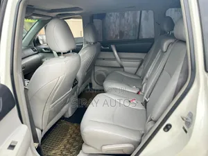 Toyota Highlander SE 2011 White