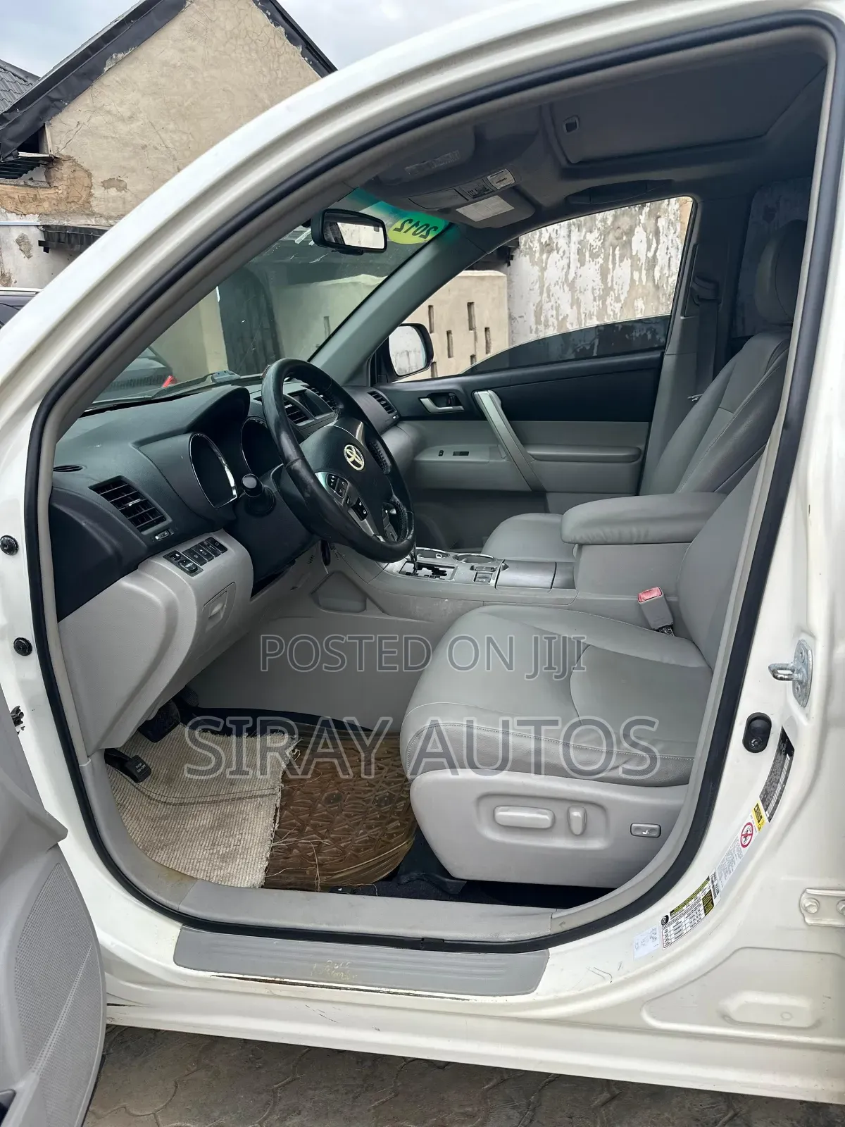 Toyota Highlander SE 2011 White