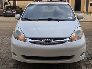 Toyota Sienna XLE Limited FWD 2006 White