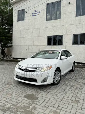 Toyota Camry LE 4dr Sedan (2.5L 4cyl 6A) 2012 White