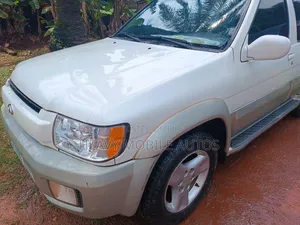 Infiniti QX4 2003 White