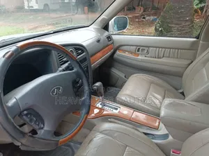 Infiniti QX4 2003 White