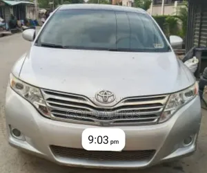 Toyota Venza LE 2010 Silver
