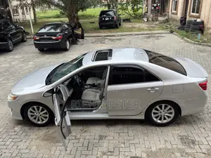 Toyota Camry XLE V6 4dr Sedan (3.5L 6cyl 6A) 2013 White