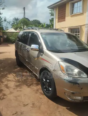 Toyota Sienna XLE 2005 Gold