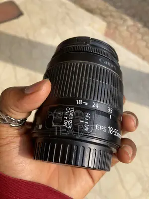 Canon Ef-S 18-55mm Lens F3.5