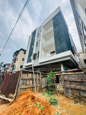 3bdrm Apartment in Yaba Lagos for sale