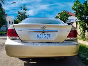 Toyota Camry 2005 Gold