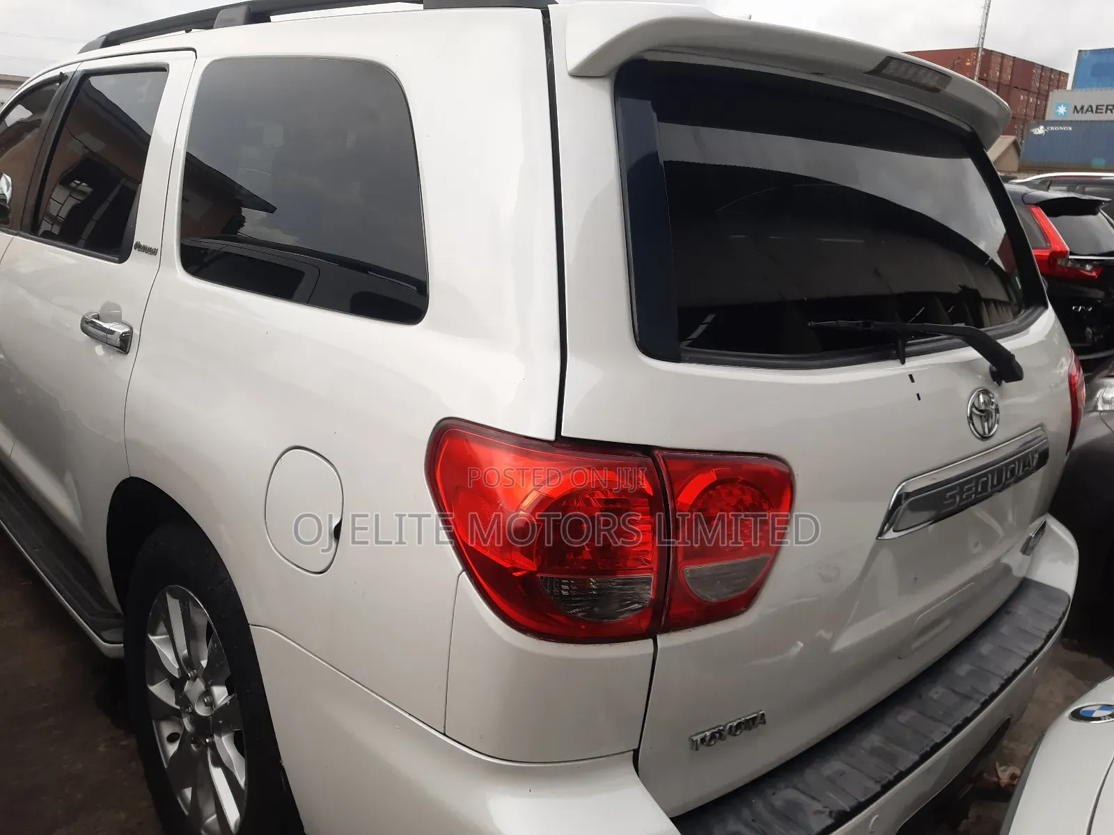 Toyota Sequoia Platinum 4dr SUV 4WD (5.7L 8cyl 6A) 2011 White