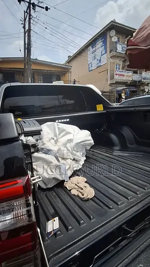 Automatic Boot Cover for Hilux