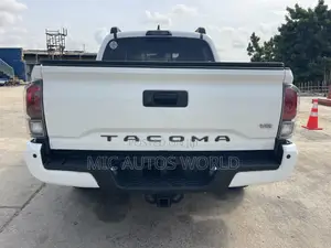 Toyota Tacoma 2019 White