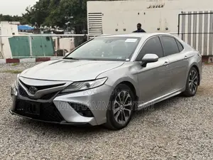 Toyota Camry 2018 Silver