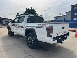 Toyota Tacoma 2019 White