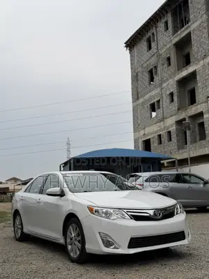 Toyota Camry XLE 4dr Sedan (2.5L 4cyl 6A) 2012 White