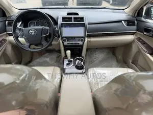 Toyota Camry XLE 4dr Sedan (2.5L 4cyl 6A) 2012 White