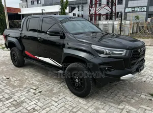 Toyota Hilux 2024 Black